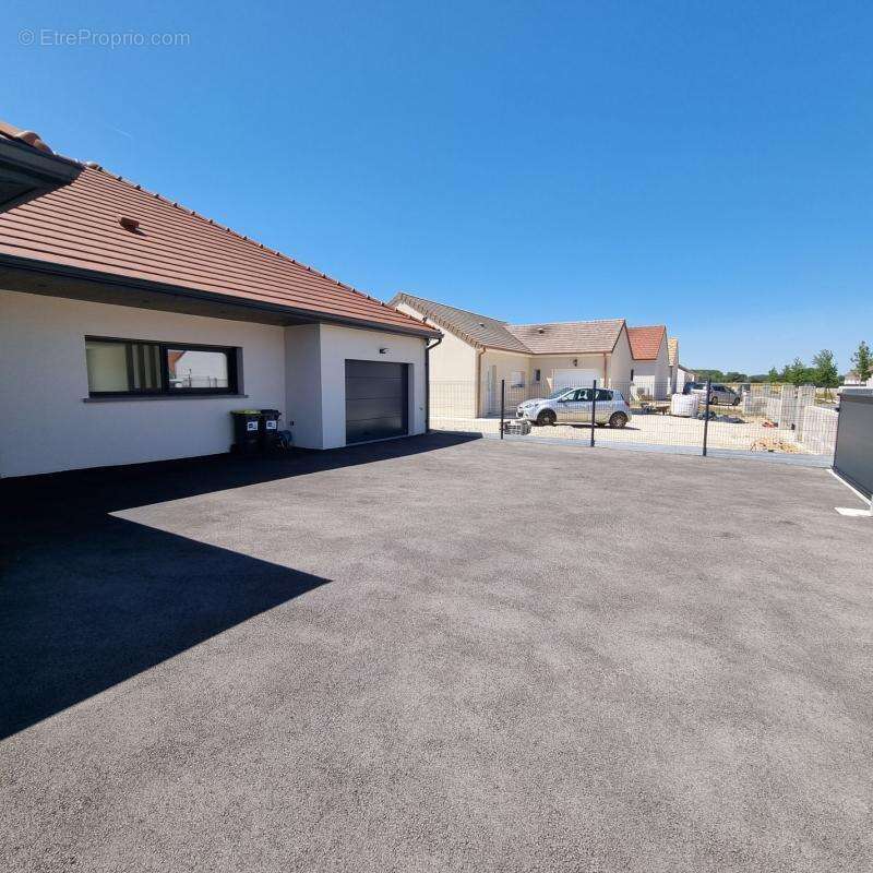 Maison 147 m² à Sassenay  - photo 4
