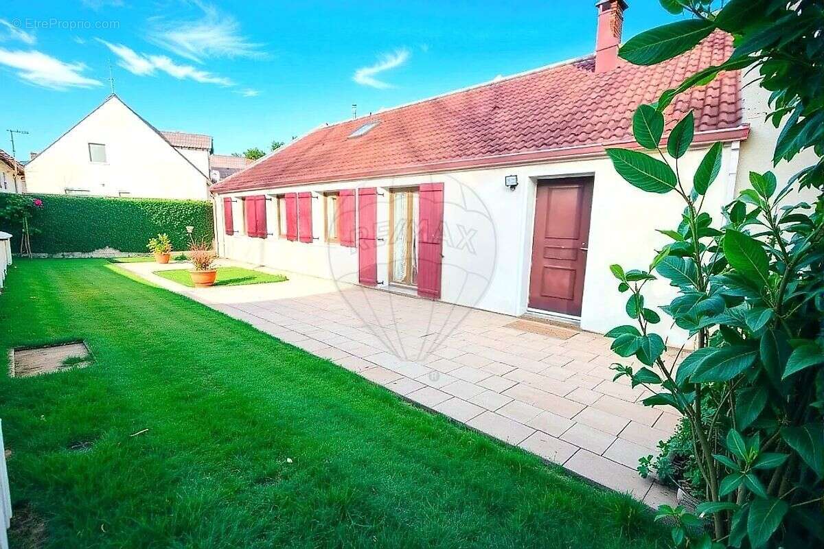 Maison à LE MEE-SUR-SEINE