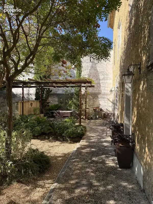 Mas de 215m2 restauré avec terrain et piscine. - photo 29