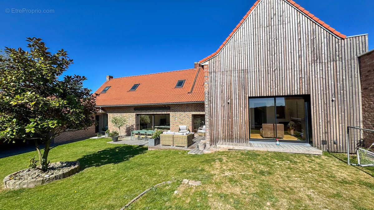 Maison à COUTICHES