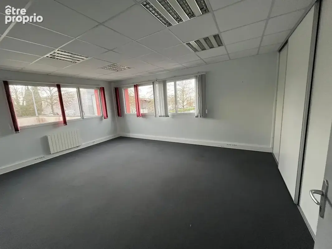 Bureaux à vendre  Saint Lo 570 m² - photo 10
