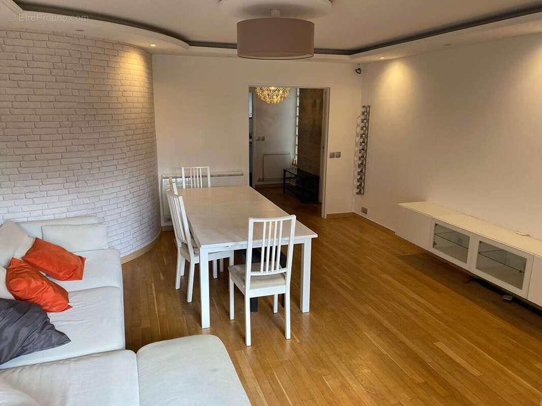 Appartement à CHARENTON-LE-PONT