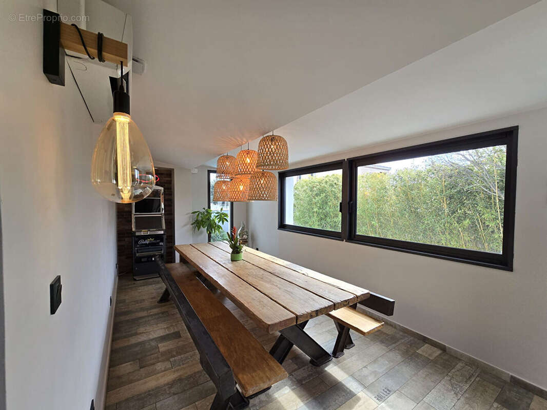 Maison à SAINT-VICTORET