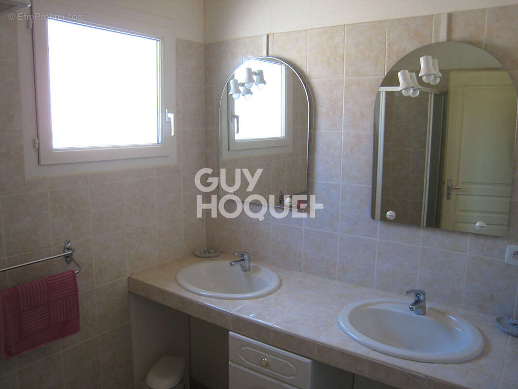 Maison à VILLENEUVE-DE-BERG