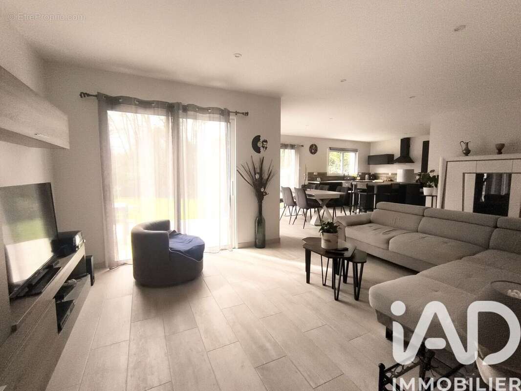 Photo 4 - Maison à POIROUX