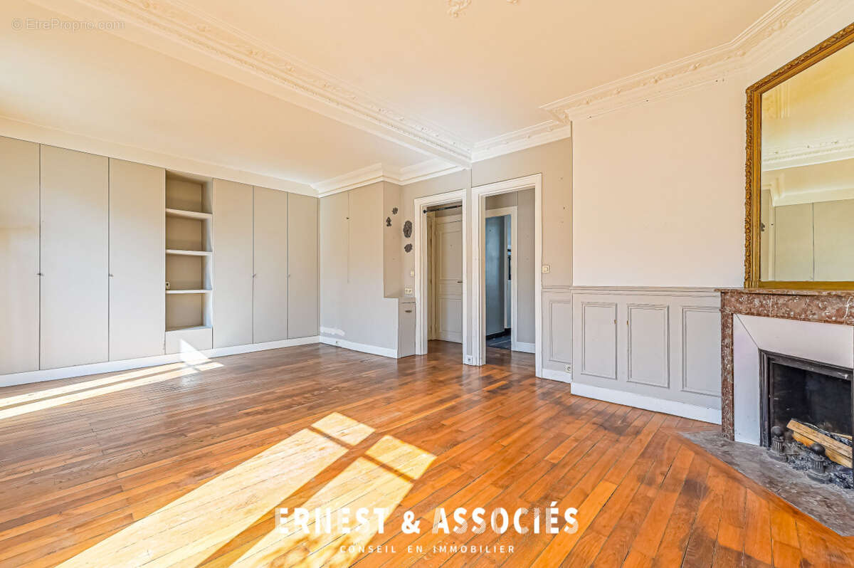 Appartement à PARIS-10E