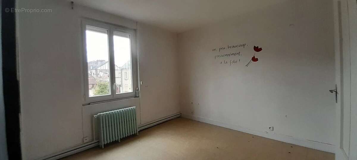 Maison de centre ville a mesnils sur iton - photo 4