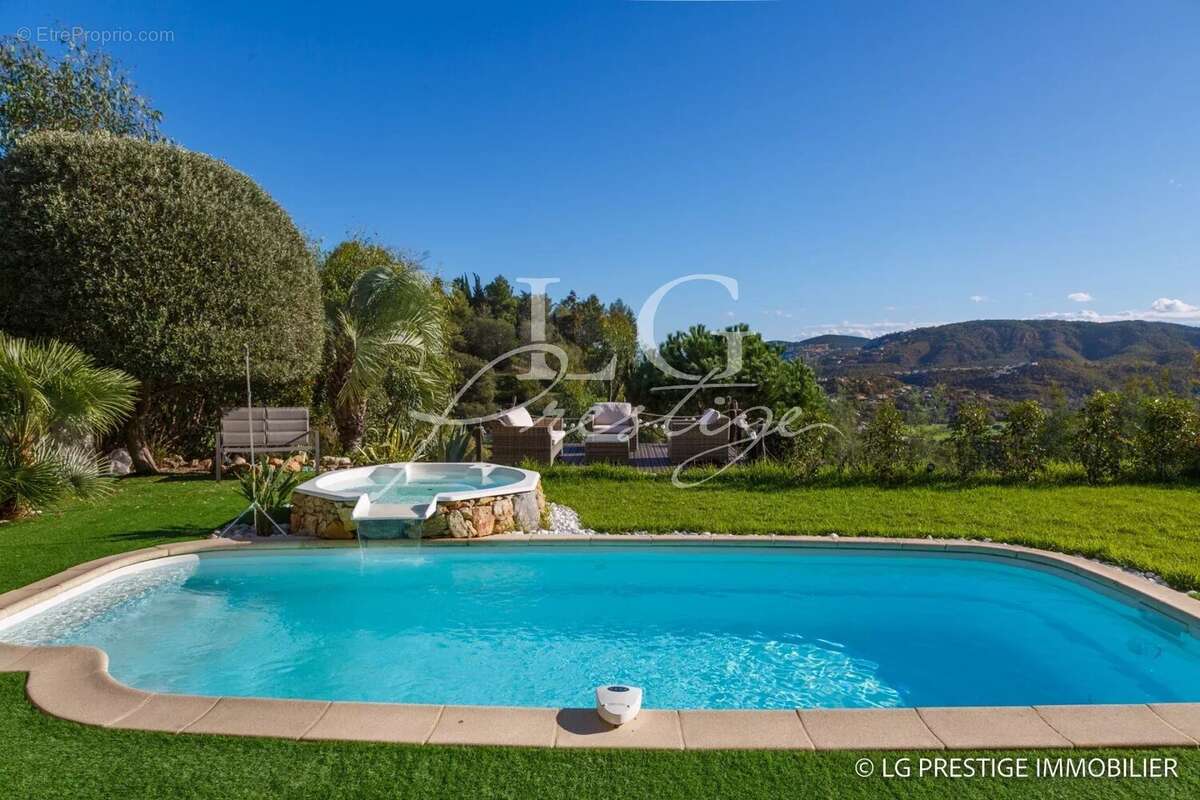 Maison à MANDELIEU-LA-NAPOULE