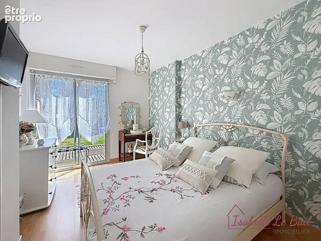Laille - maison d'architecte  - 235 m² -piscine couverte - parcelle a batir - photo 11