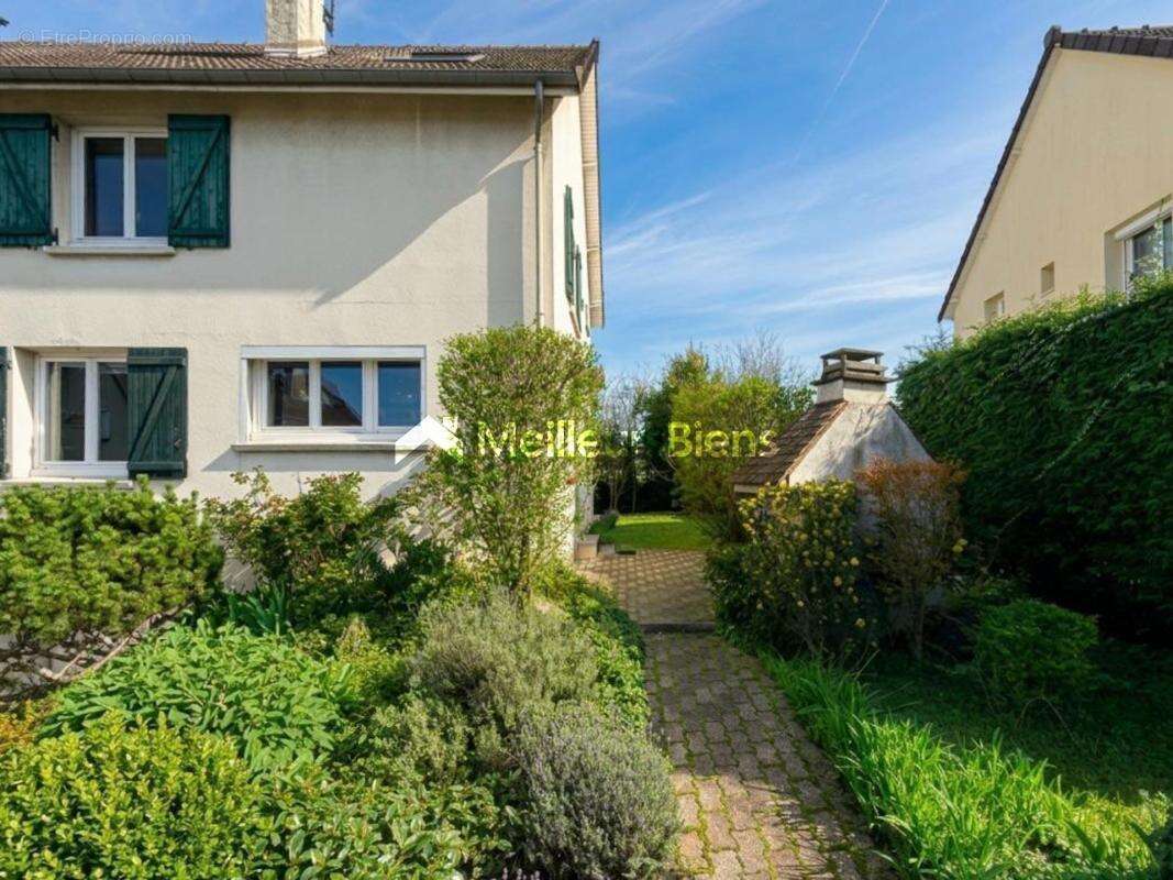 Maison à SAINT-OUEN-L'AUMONE