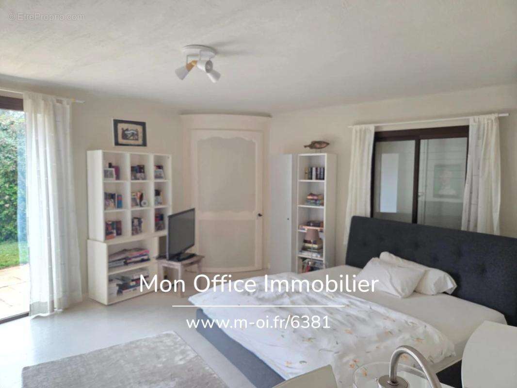 Référence : 6381-NGU. - Maison 12 pièces 376 m2 - photo 14