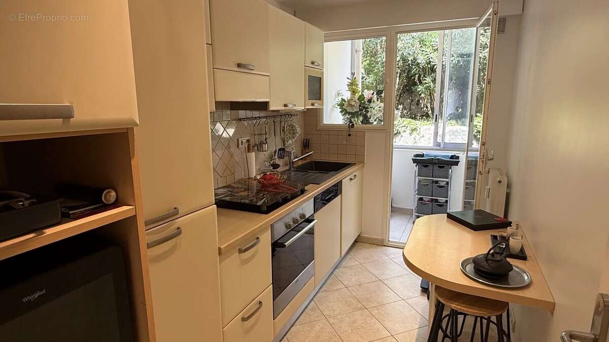 Le Cannet - Spacieux 3 pièces de 70 m² rénové avec terrasse et garage fermé - photo 19