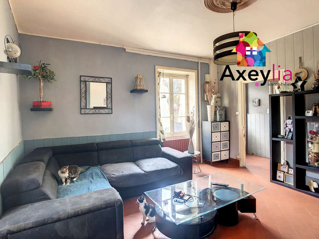 Maison à POUILLY-SOUS-CHARLIEU