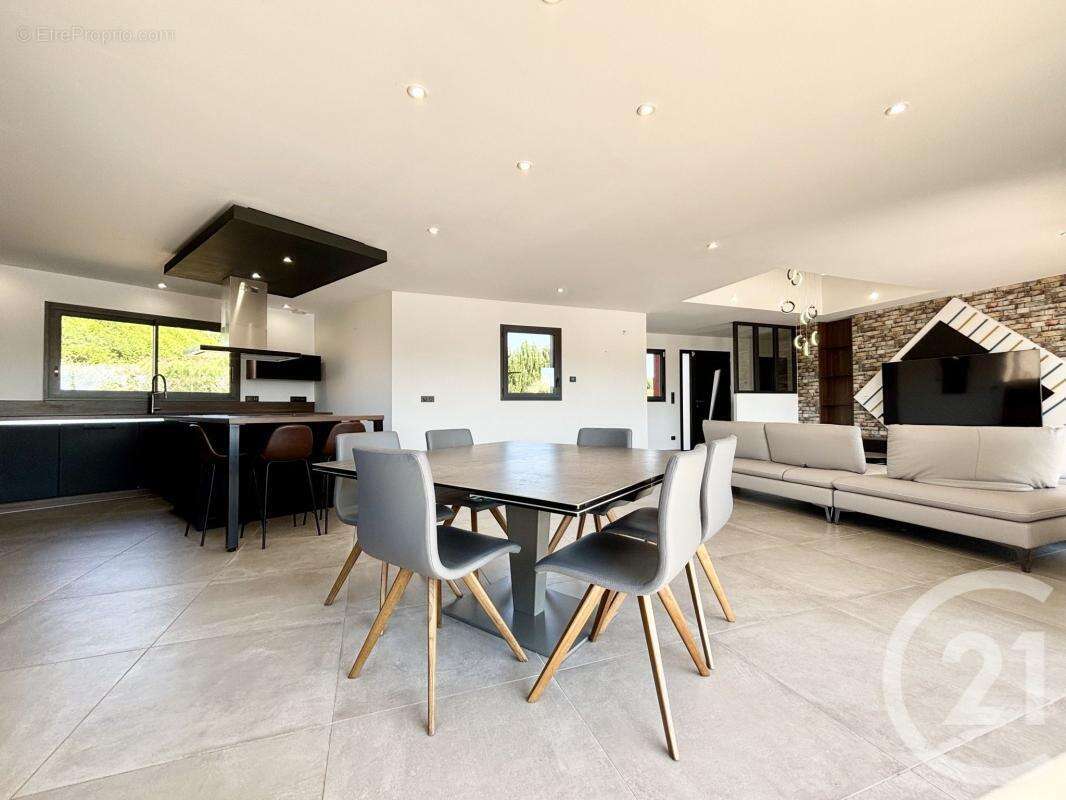 Maison 287 m² à Limoges  - photo 8