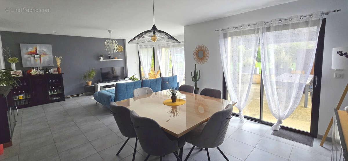 Maison à LE TREVOUX