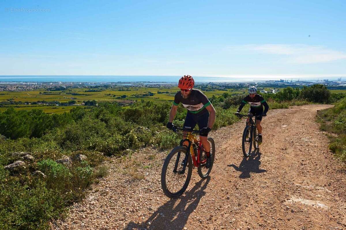 Maison à VIC-LA-GARDIOLE