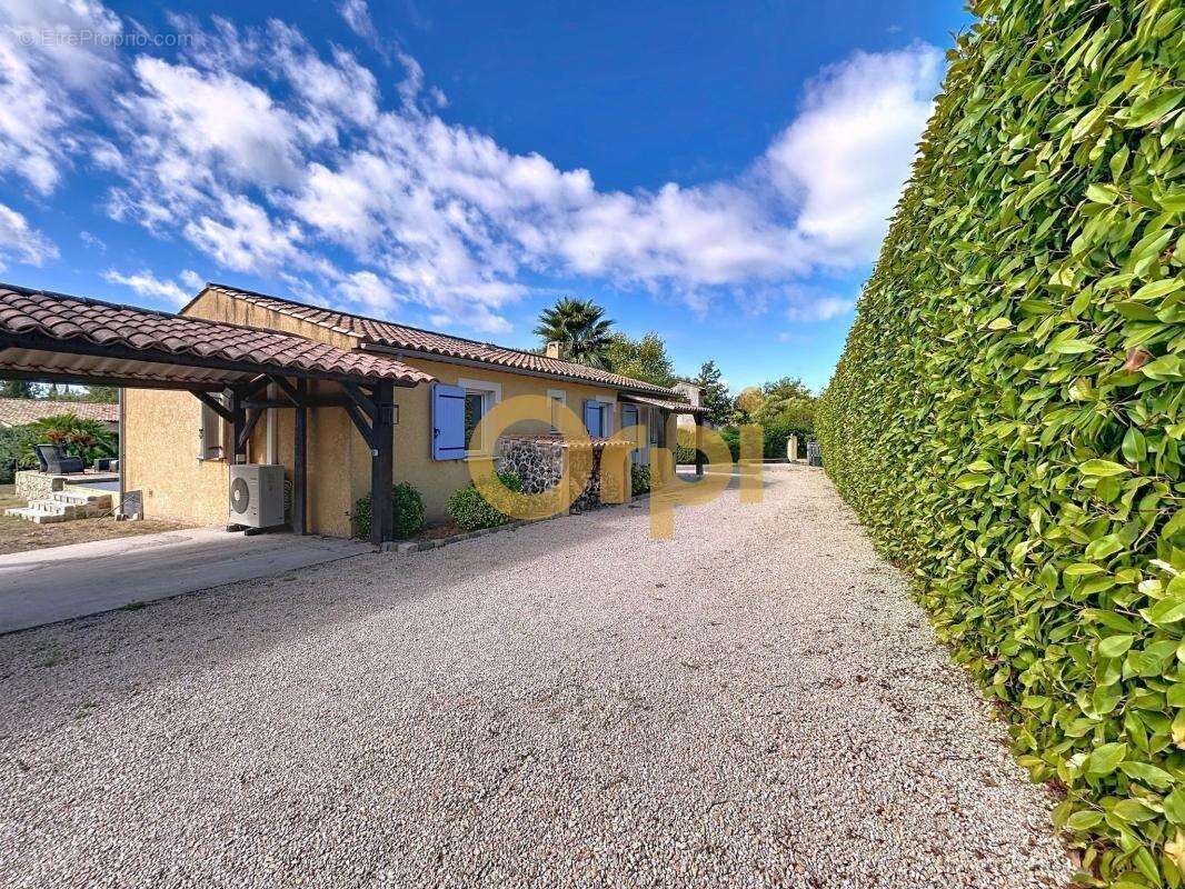 Maison à BAGNOLS-EN-FORET