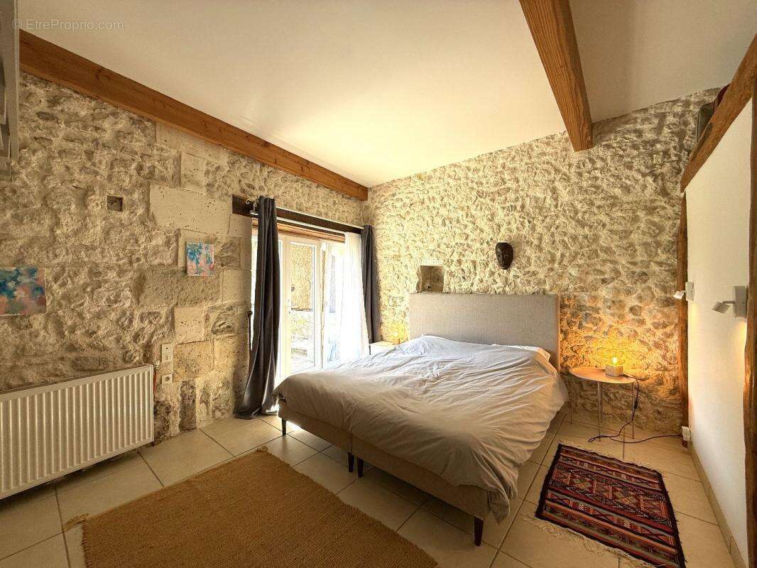 Maison à NANTEUIL-AURIAC-DE-BOURZAC