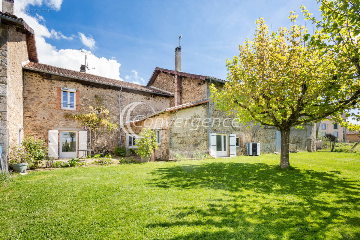 Maison à SAINT-VICTURNIEN