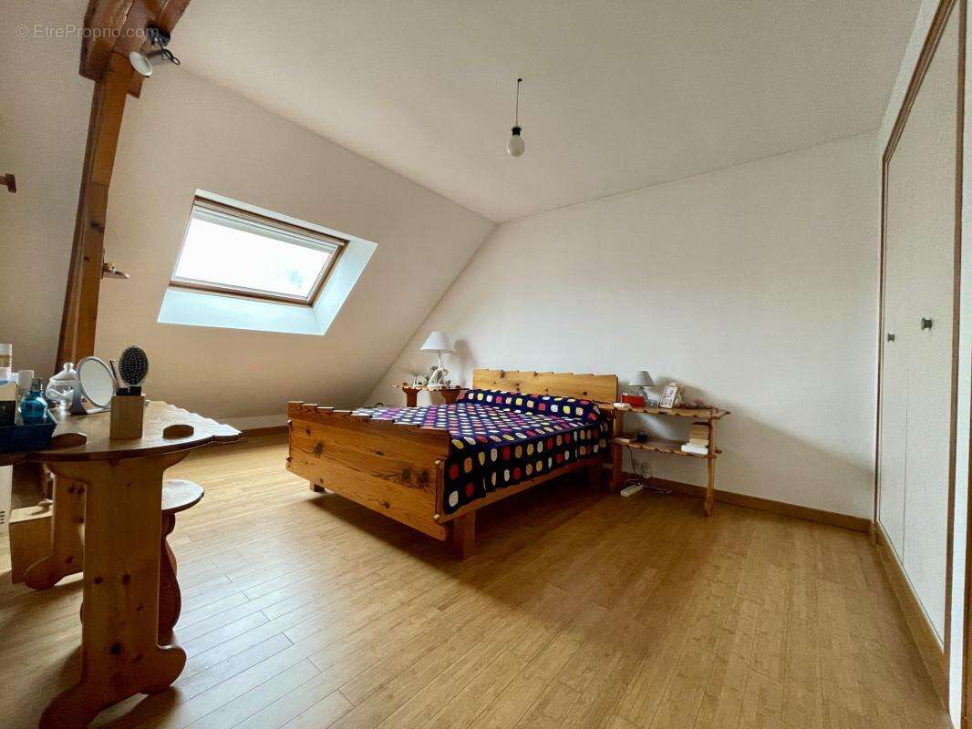 Maison au calme avec grand terrain et beau potentiel - photo 15