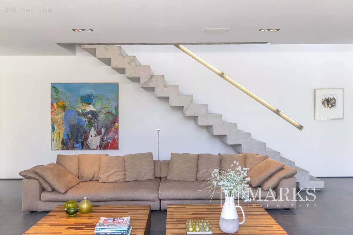Villa de luxe de 4 chambres au centre de Saint-Jean avec terrain plat - photo 11