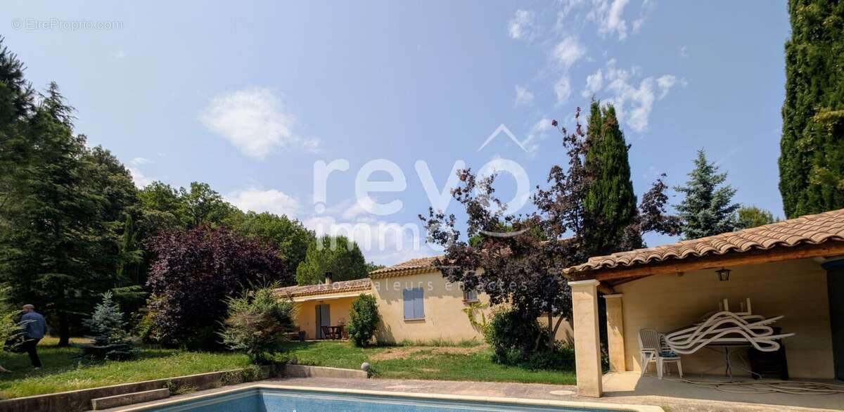 Vivre de plain-pied, au calme, avec piscine et jardin arboré ! - photo 2