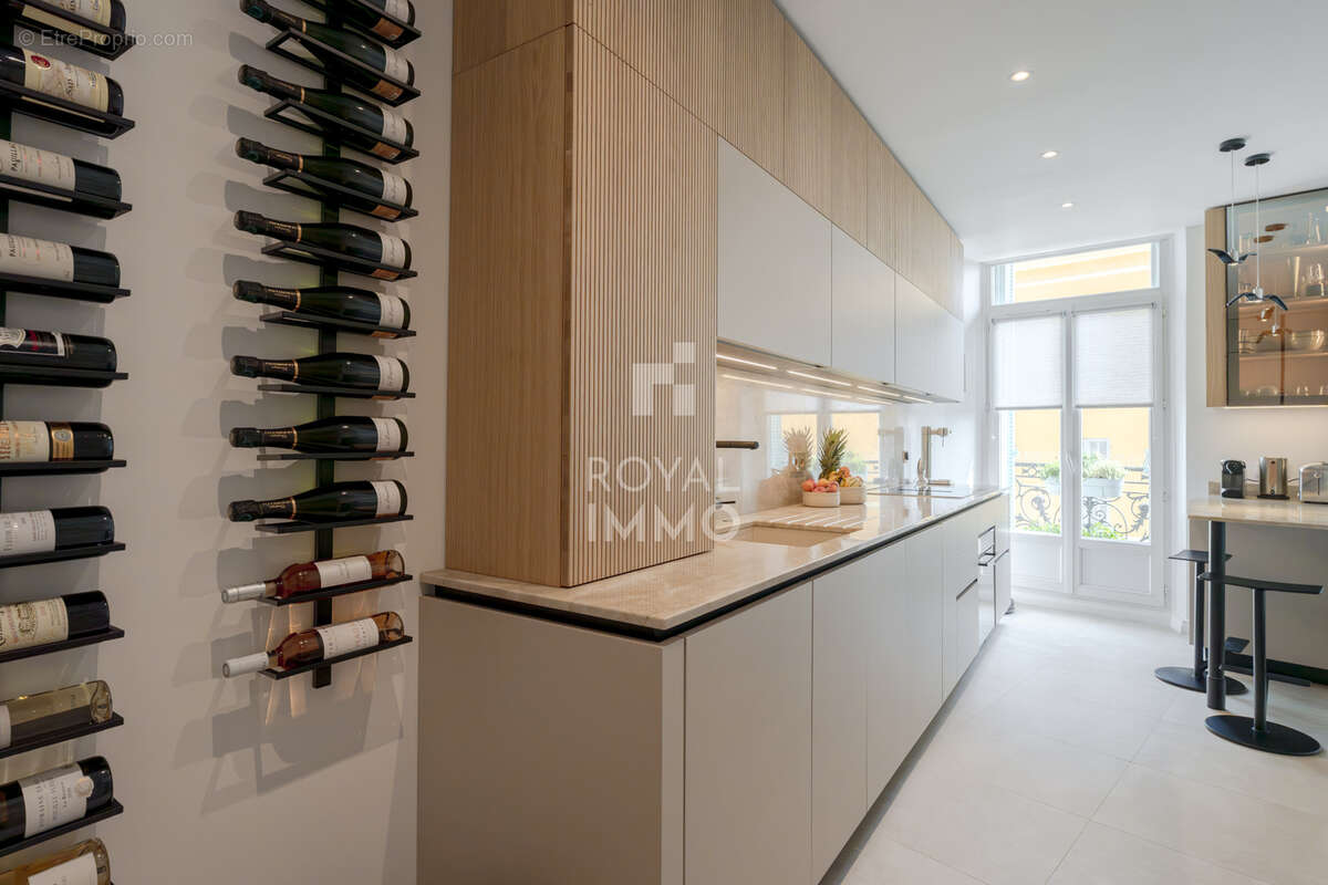 Élégant appartement haussmannien de prestige   120 m2   Hyères Centre Ville - photo 7