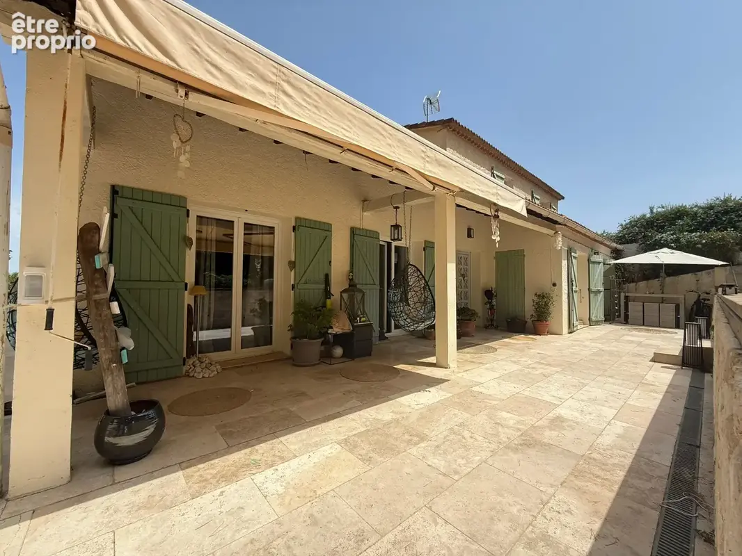 La Crau- La Moutonne - Villa 9 pièces-226m2 avec Piscine + 4 Studios - photo 2