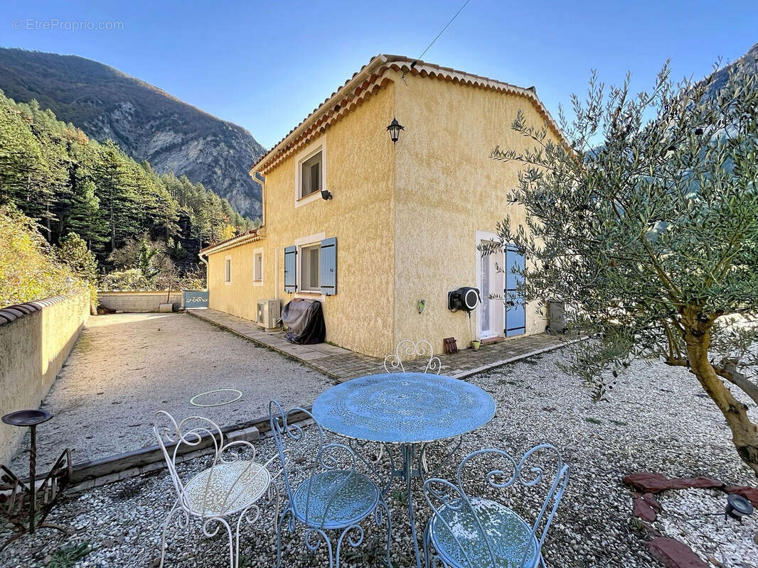 Maison d'exception sur son terrain avec piscine et vue panoramique ! - photo 15