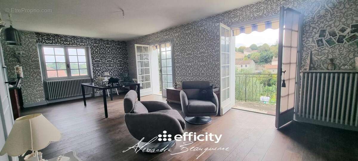 Maison à CHEF-BOUTONNE