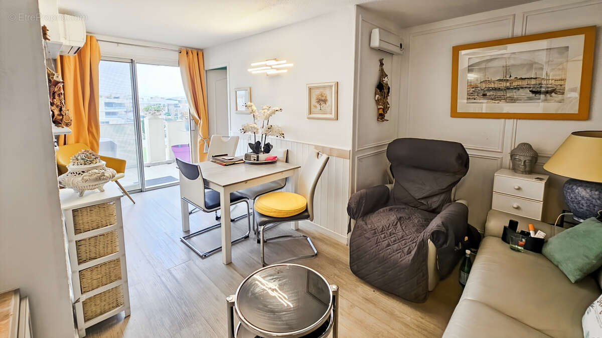 VIAGER OCCUPÉ (H.76 ans), FRÉJUS, 2 pièces + cave Bouquet 49300 € / Rente mensuelle 363 € - photo 4