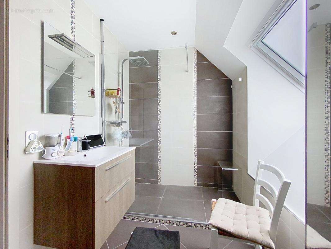 Maison à LA CHAPELLE-D'ARMENTIERES
