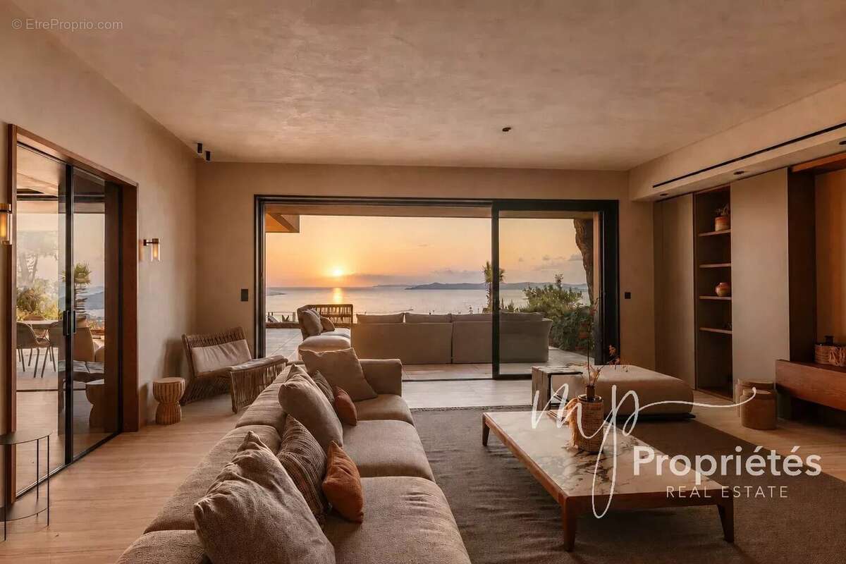 Rayol-Canadel-sur-Mer – Villa contemporaine d’exception vendue entièrement meublée –  six suites raffinées. Vue panoramique sur  - photo 25