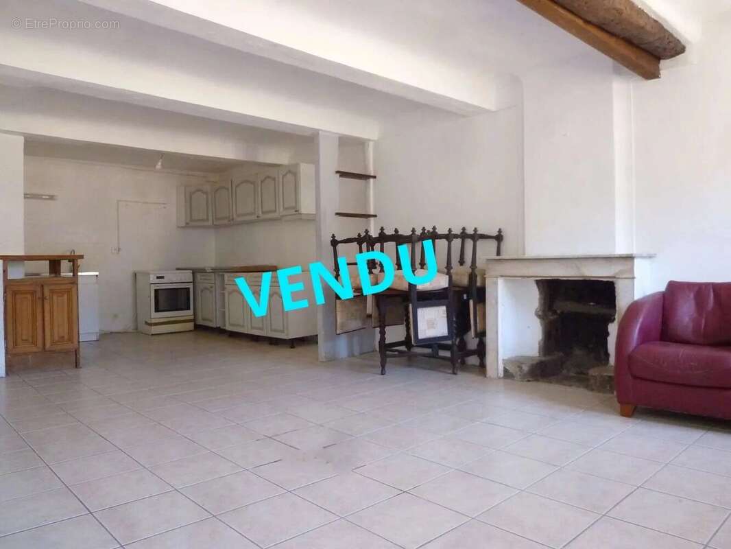 Appartement à PUGET-THENIERS