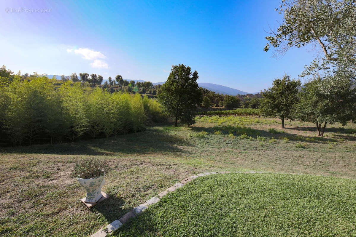 Villa de 200 m2 environ avec grand terrain de 2200 m2 et piscine cogolin - photo 9
