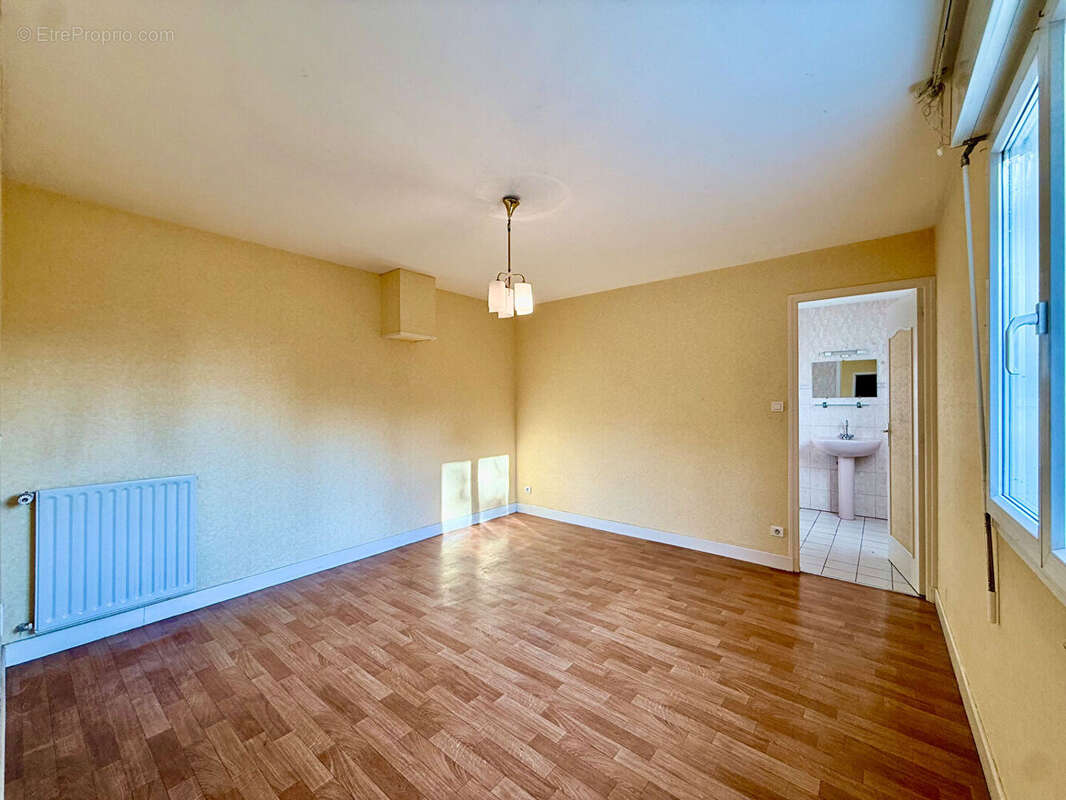 Malemort, maison 5 pièces 3 chambres 105m2 avec distribution de plain-pied sur 562m2 de terrain ! - photo 14