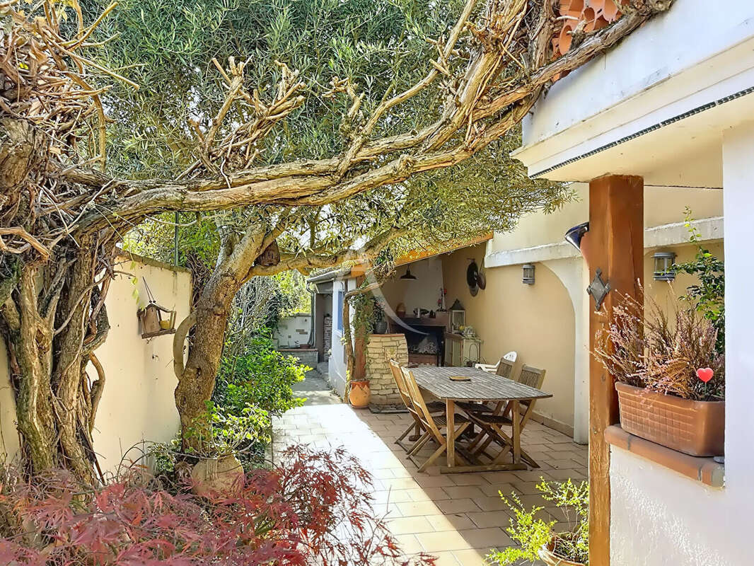 Maison à BRUGUIERES