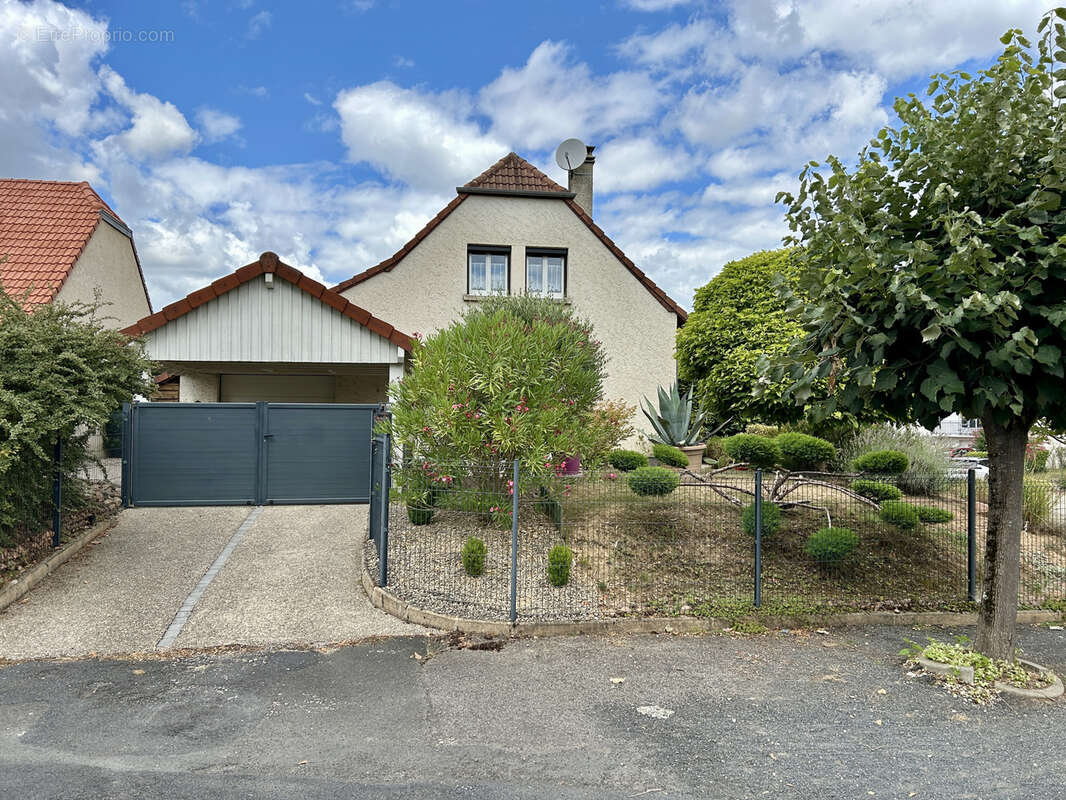 Maison à SAINT-PANTALEON-DE-LARCHE