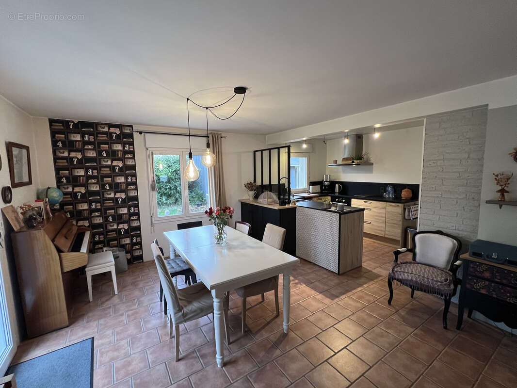 Maison à LANGROLAY-SUR-RANCE