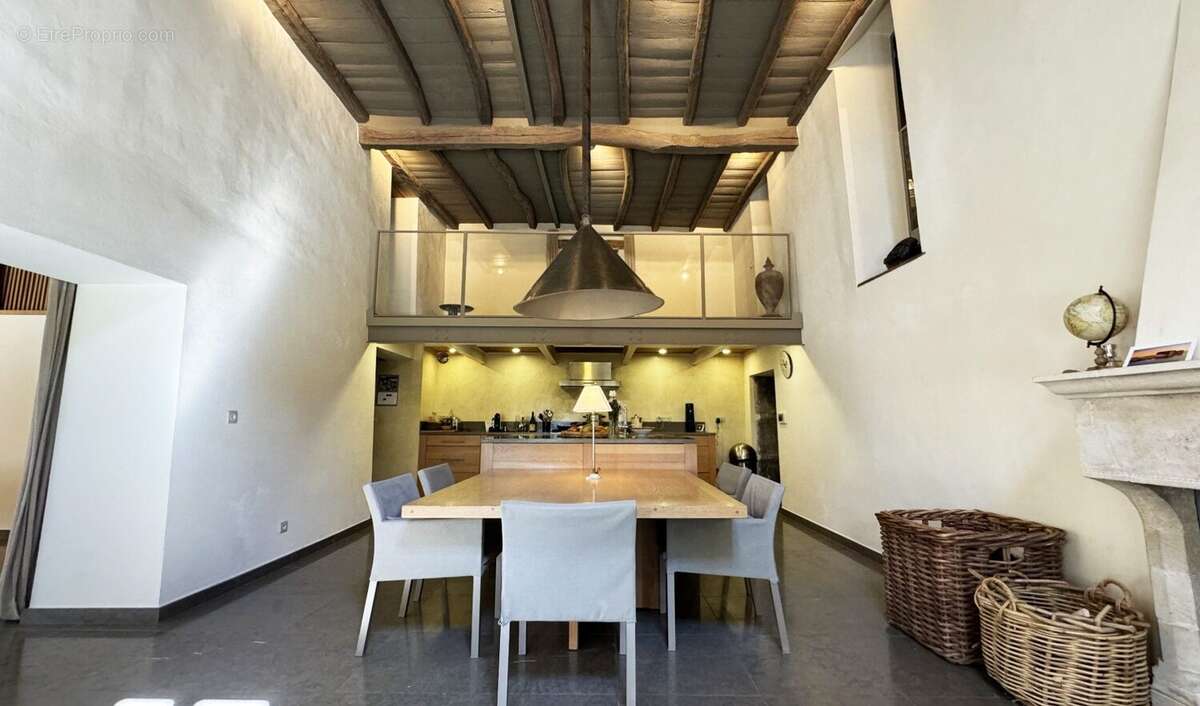 Maison à CHARNECLES