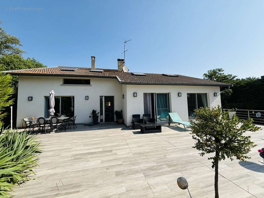 Maison 228 m² à Peyrins  - photo 2