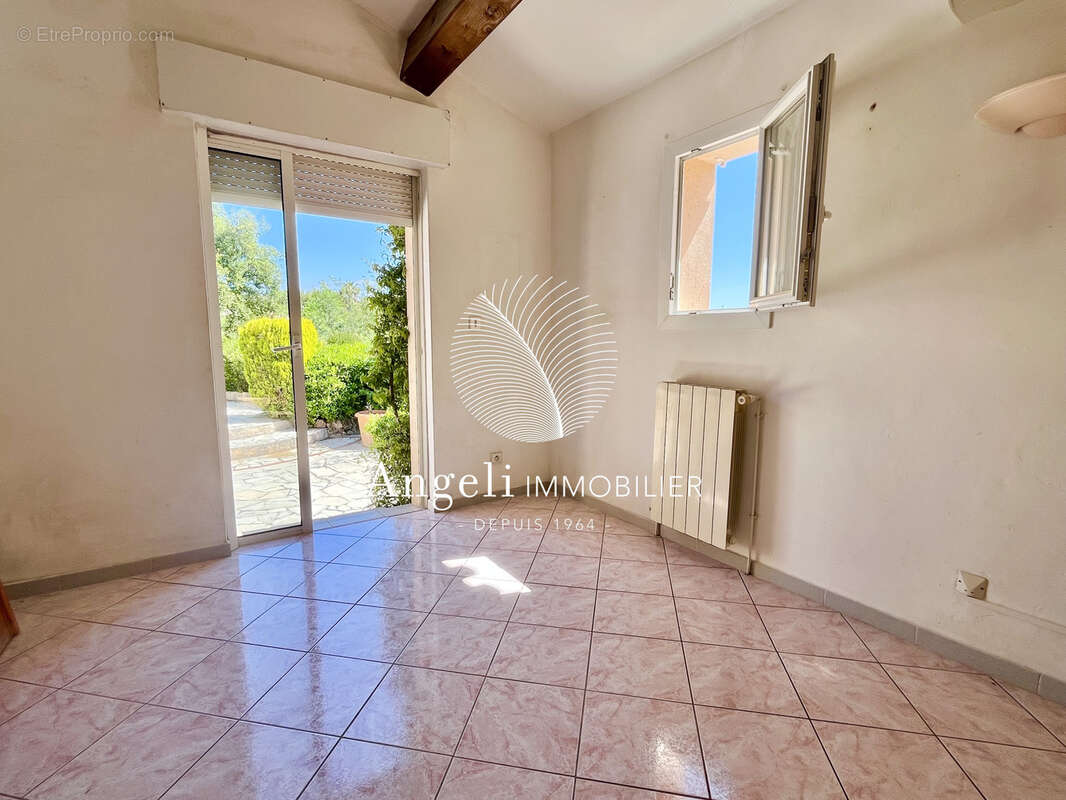 Maison à ROQUEBRUNE-SUR-ARGENS