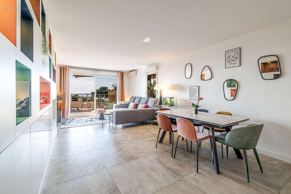 Appartement à SAINT-LAURENT-DU-VAR