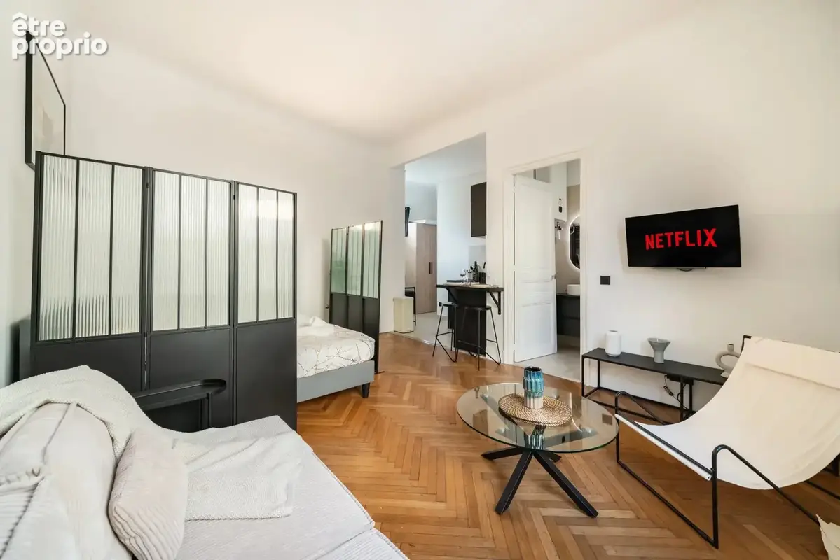 Cannes, rue d'Antibes – Studio 32 m² entièrement rénové – Palais des Festivals à 100 m - photo 5
