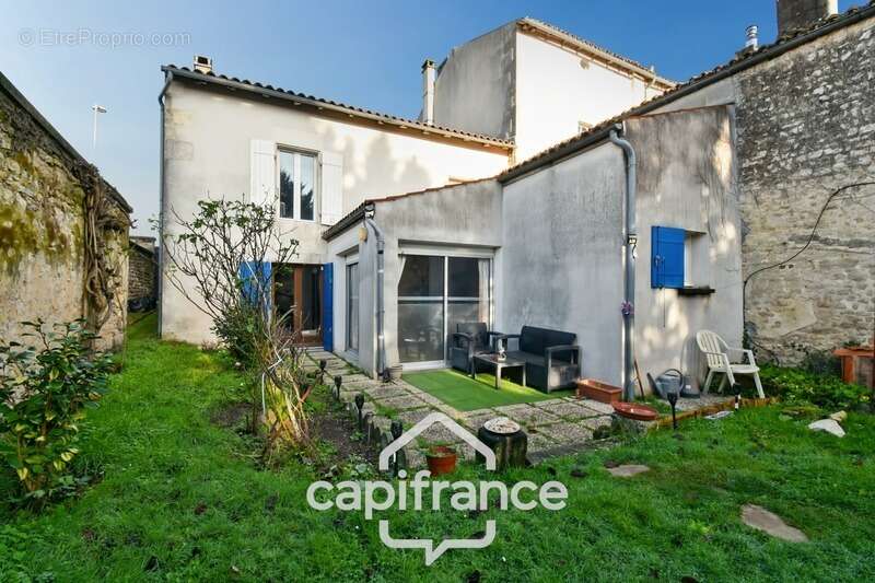 Maison à vendre 4 pièces SAINT JEAN D'ANGELY (17) avec jardin et garage - photo 8