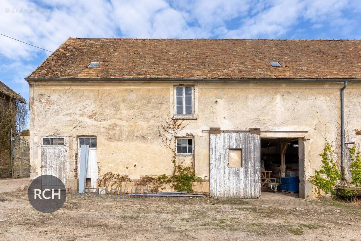 Maison à LA QUEUE-LES-YVELINES