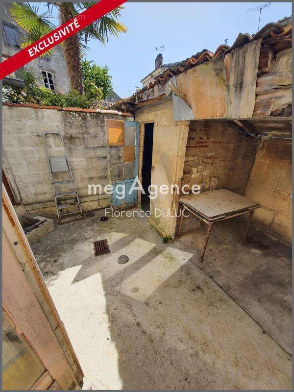 Appartement à SAINT-JEAN-D'ANGELY