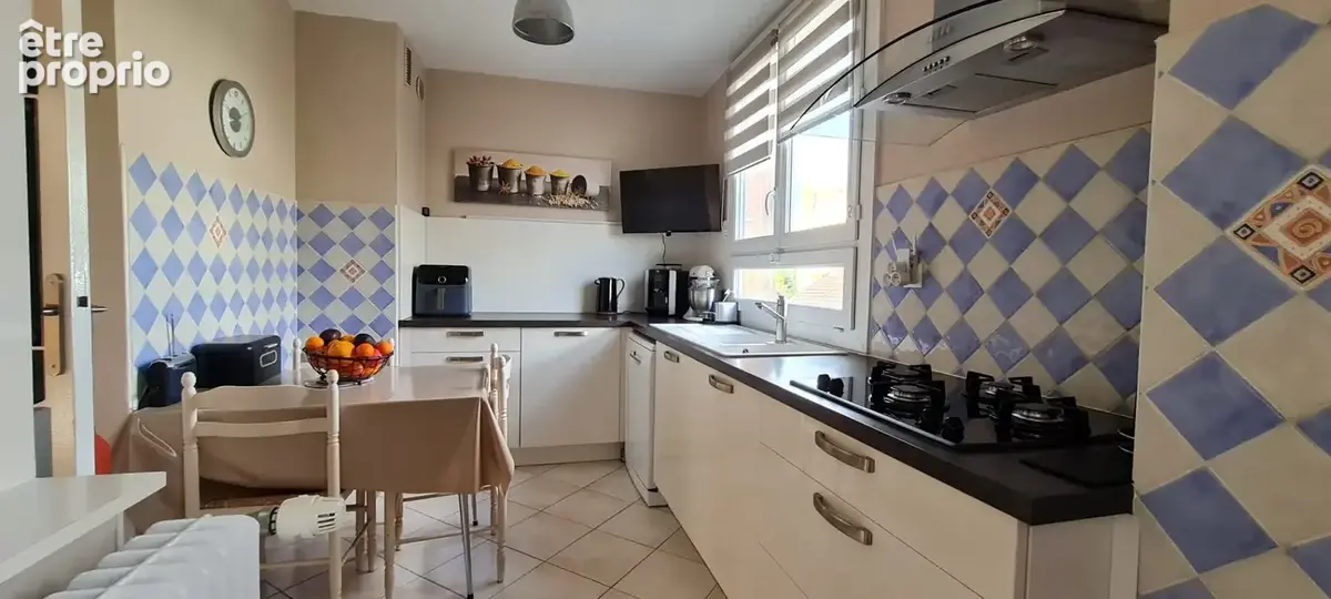 NIMES à vendre T5 de 84 m² 3 chambres, garage individuel, balcon, jardin commun, parking - photo 5