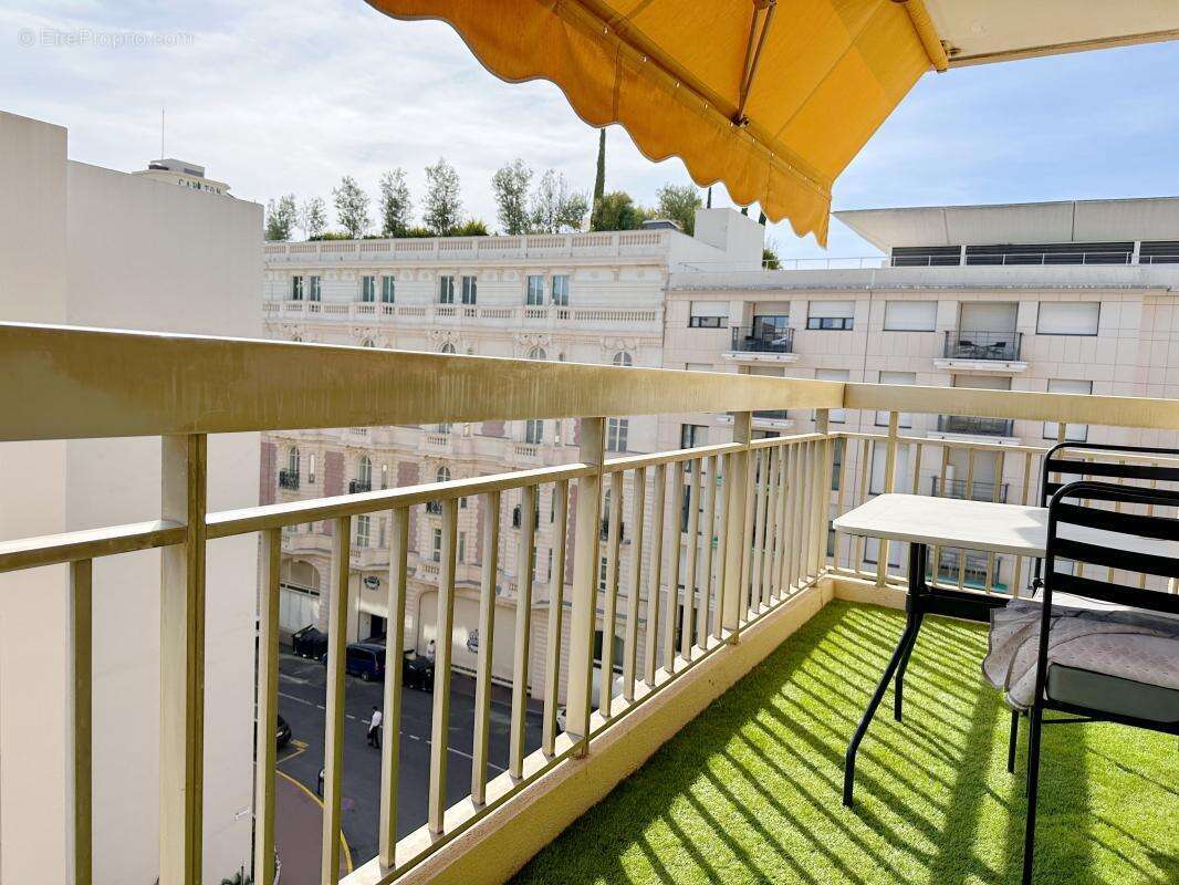  À Vendre 3P, 45m2 avec terrasse plein sud –  Cannes Banane, face au Carlton  - photo 2