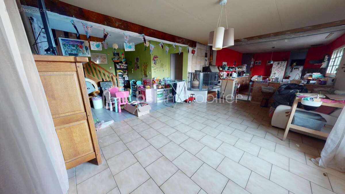 Maison à COURCELLES